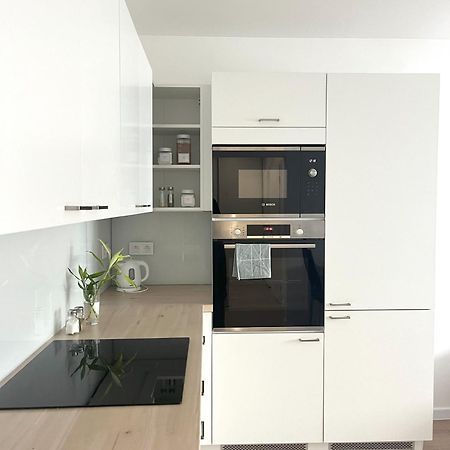 Elegant Escape Apartment III - Free Parking, Easy Access To City Center 브라티슬라바 외부 사진