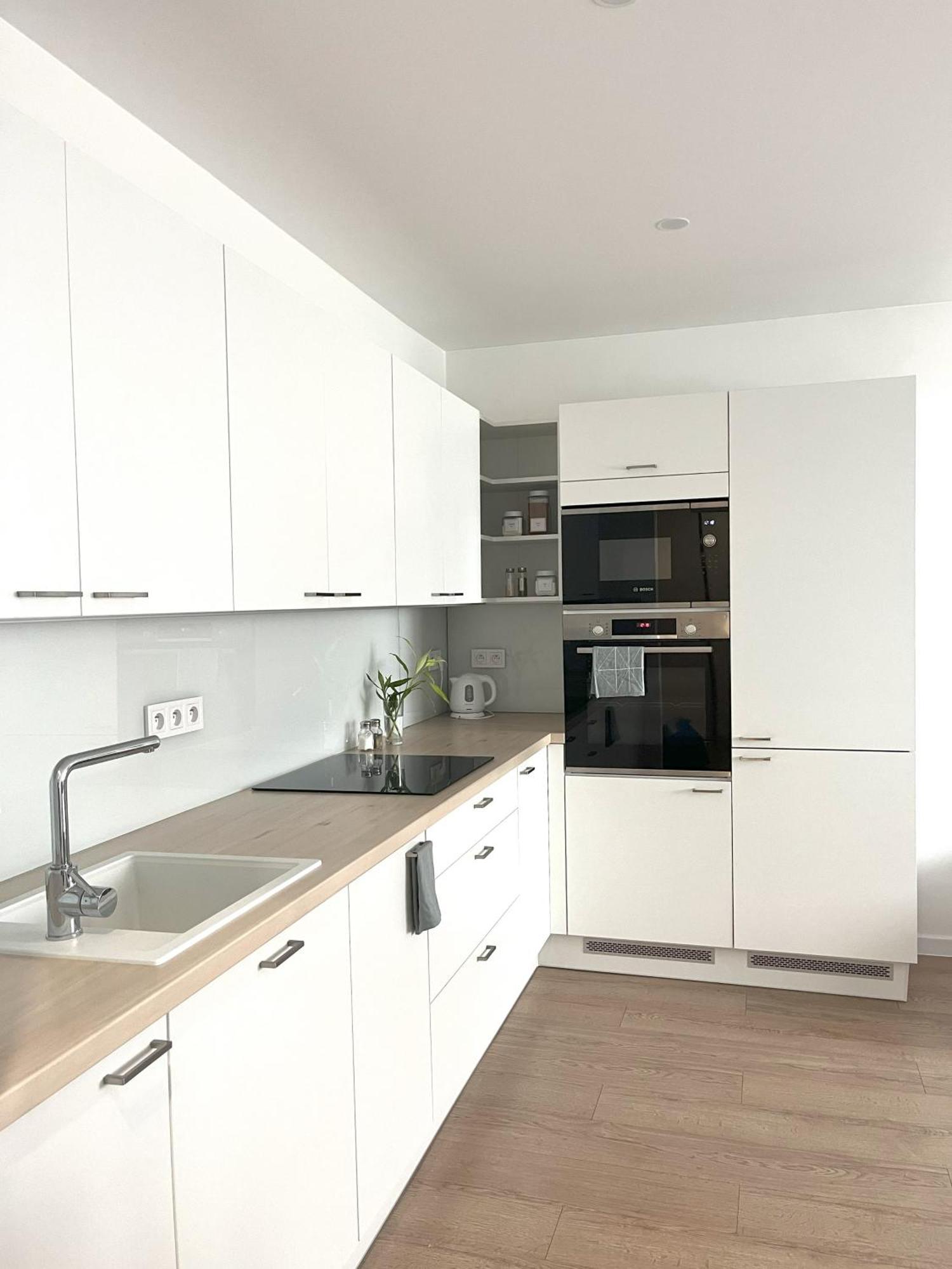Elegant Escape Apartment III - Free Parking, Easy Access To City Center 브라티슬라바 외부 사진