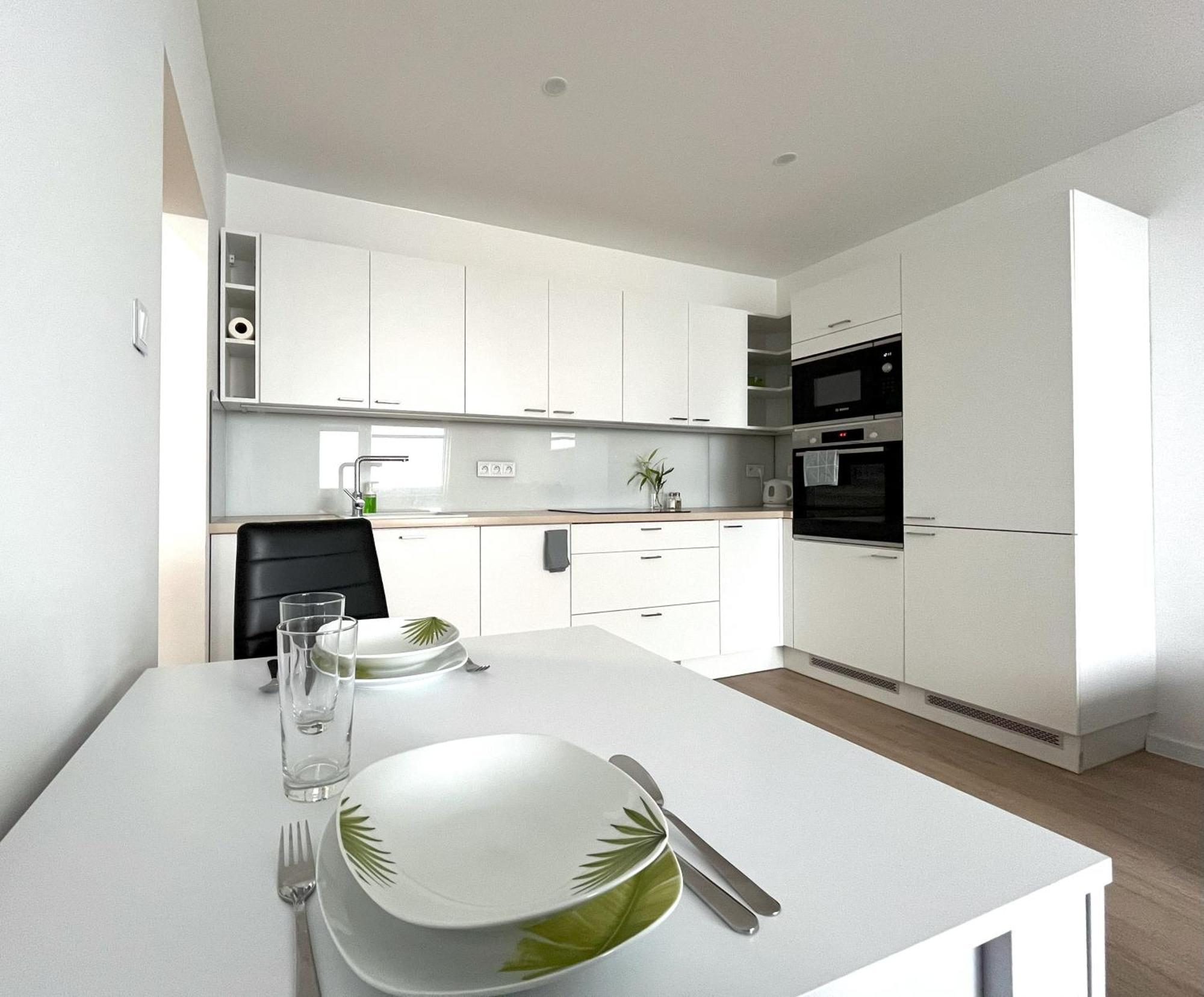 Elegant Escape Apartment III - Free Parking, Easy Access To City Center 브라티슬라바 외부 사진