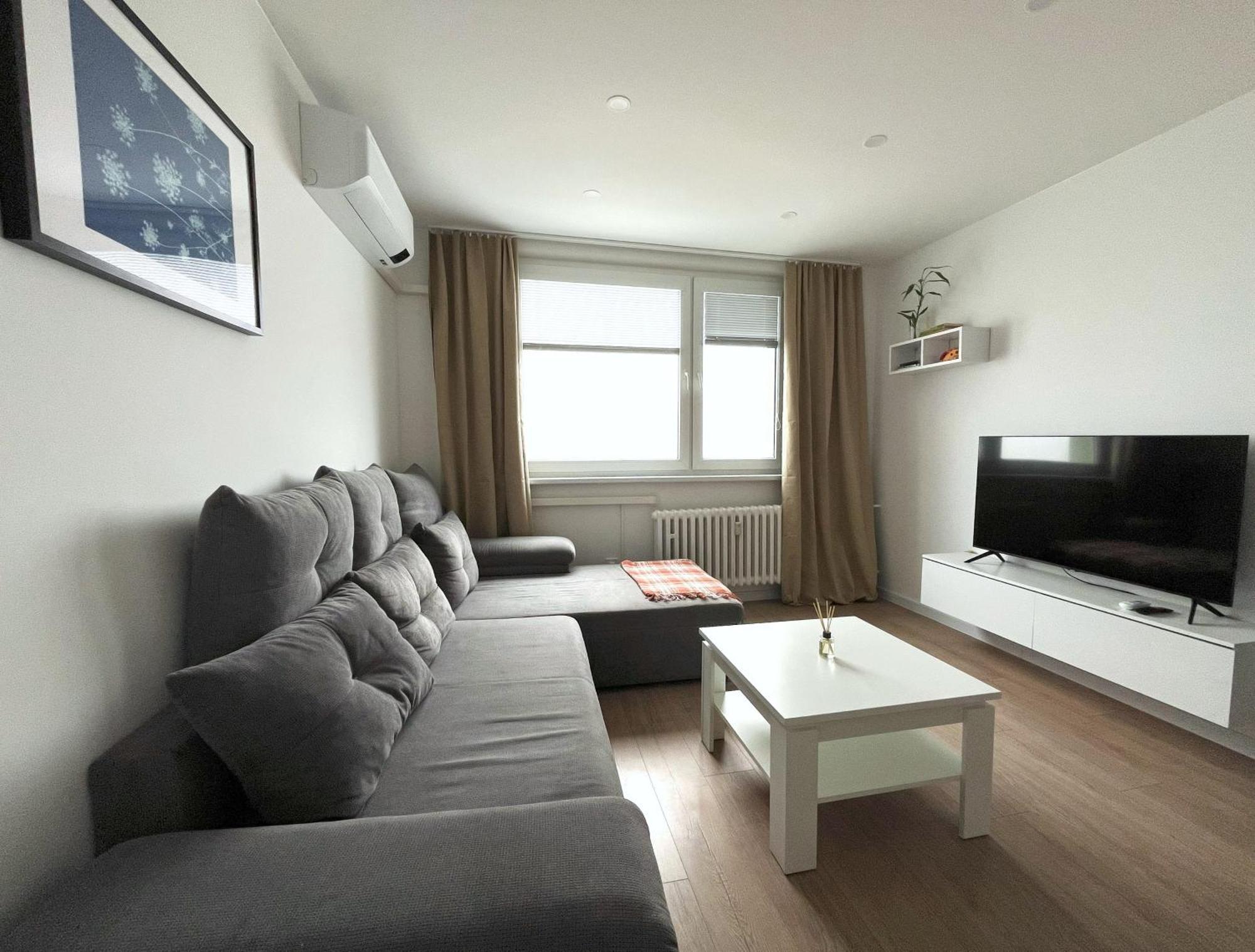 Elegant Escape Apartment III - Free Parking, Easy Access To City Center 브라티슬라바 외부 사진